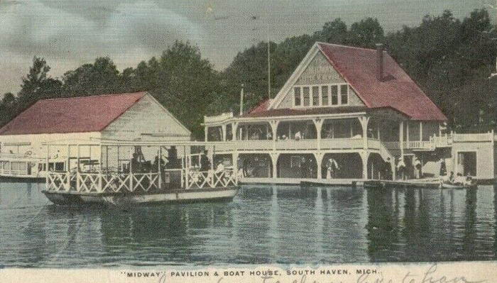 Avery Beach Casino - Old Postcard